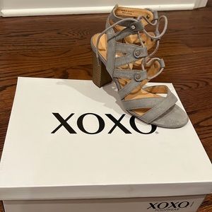 Never worn in box 
Suede stack heel grey lace up size 6      3.5 in heel